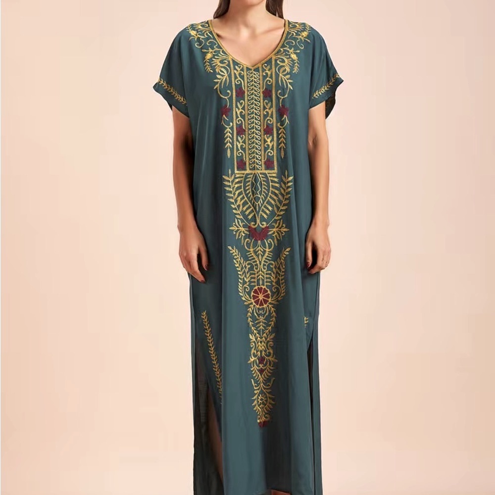Embroidered dress - Picture 4 of 5